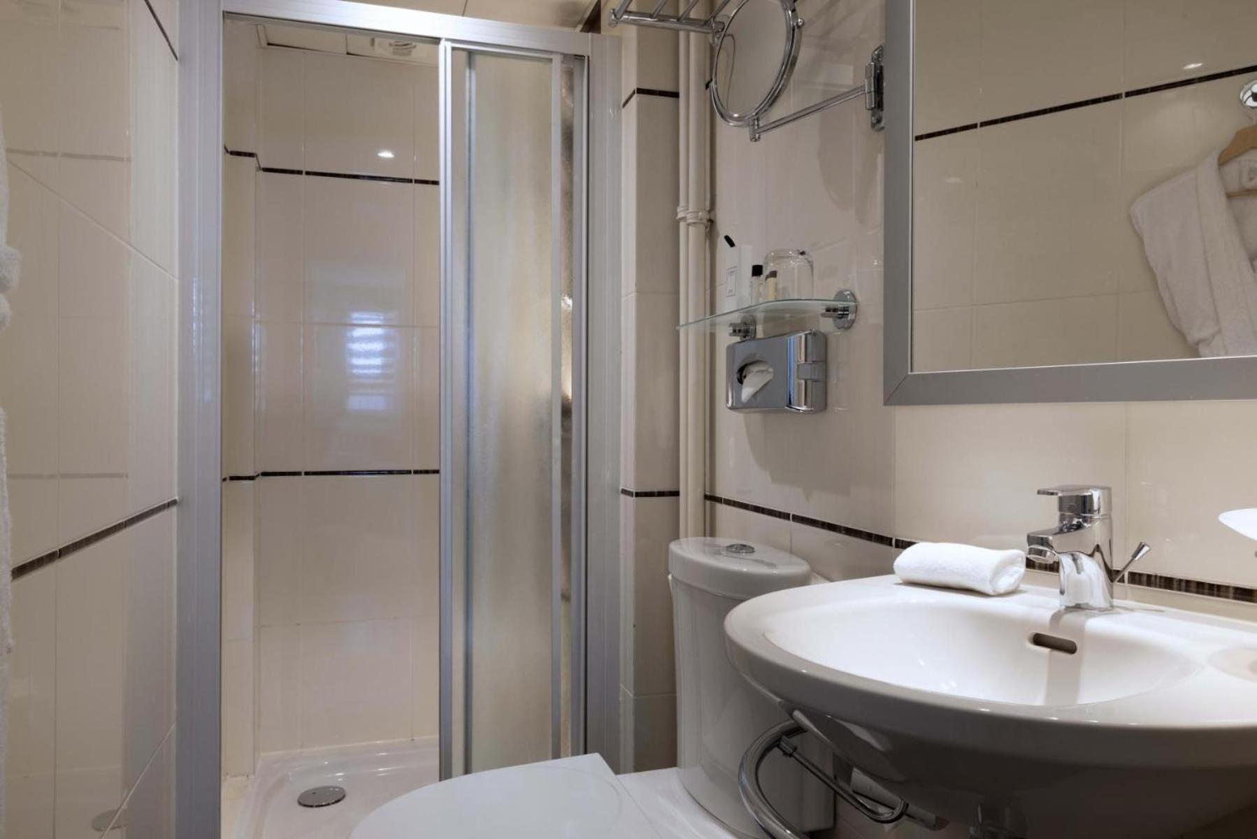 Hotel Elysees Bassano Париж Экстерьер фото
